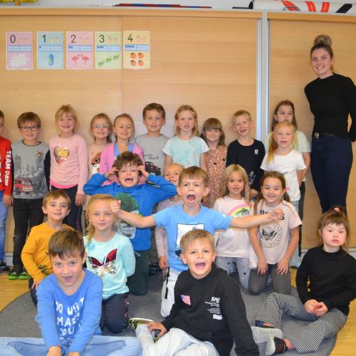 Erstklässler 1b mit Lehrerin Lisa-Maria
