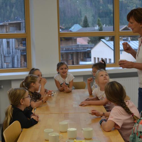 Brotbacken mit den Ortsbäuerinnen