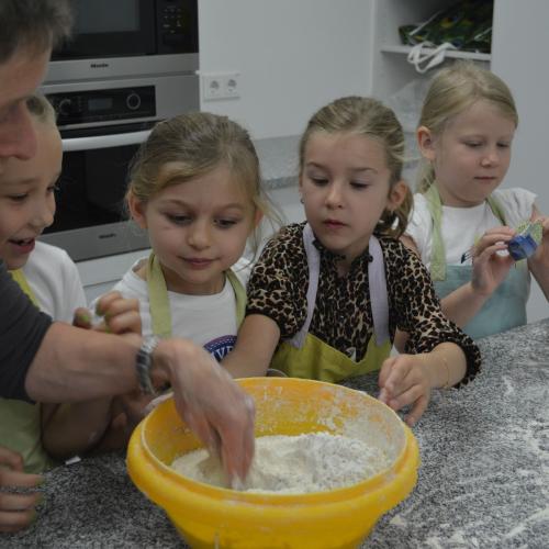 Brotbacken mit den Ortsbäuerinnen