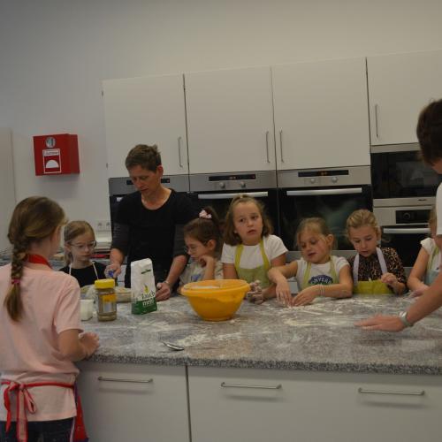 Brotbacken mit den Ortsbäuerinnen
