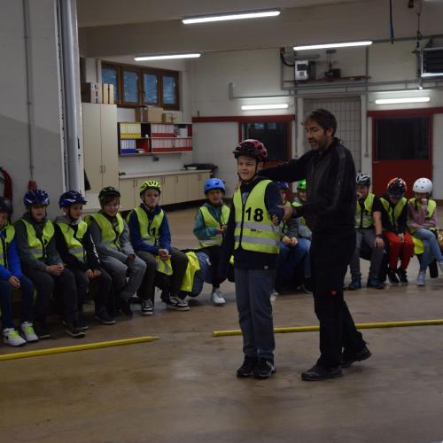 Radfahrübung im Feuerwehrhaus
