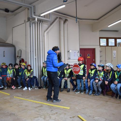 Radfahrübung im Feuerwehrhaus