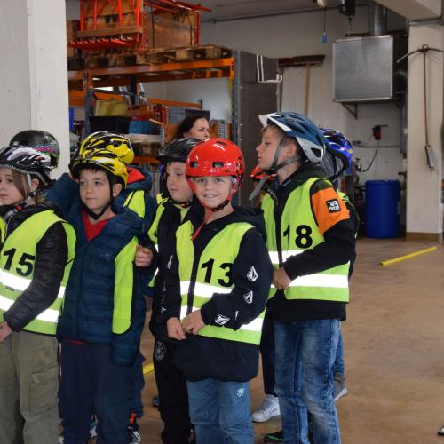 Radfahrübung im Feuerwehrhaus
