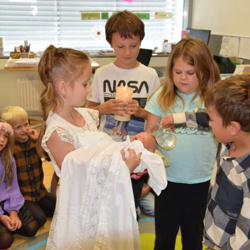 Tauffeier im Religionsunterricht