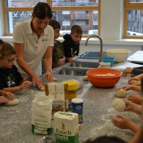 Brotbacken und Gesunde Jause