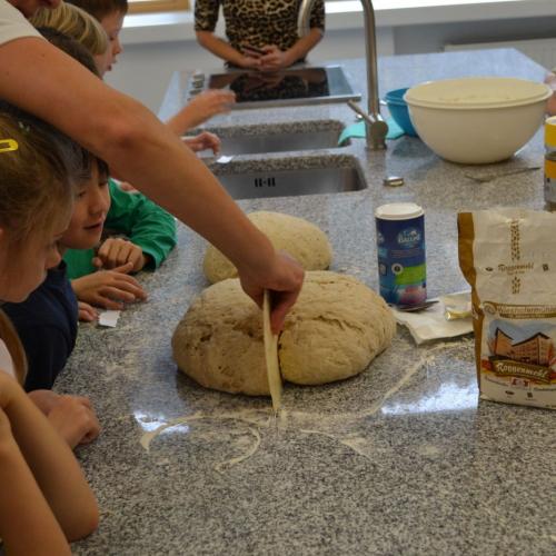 Brotbacken und Gesunde Jause