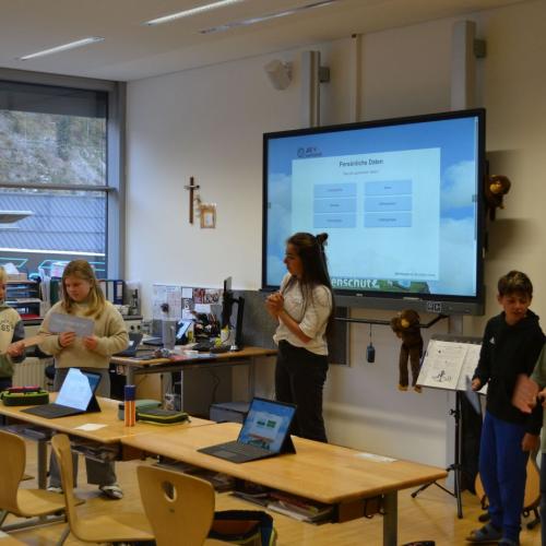 Online mit Köpfchen