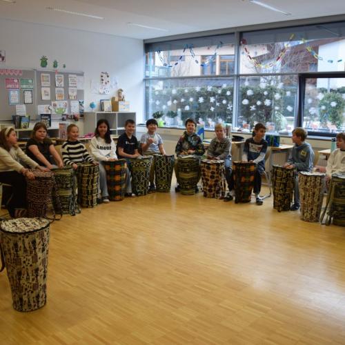 Trommeln im Musikunterricht