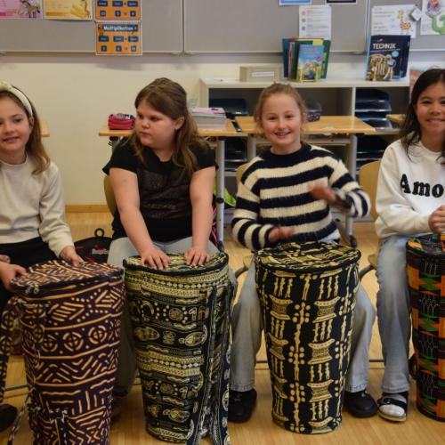 Trommeln im Musikunterricht