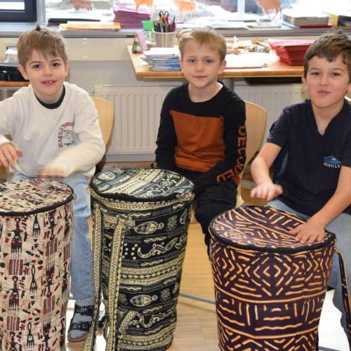 Trommeln im Musikunterricht