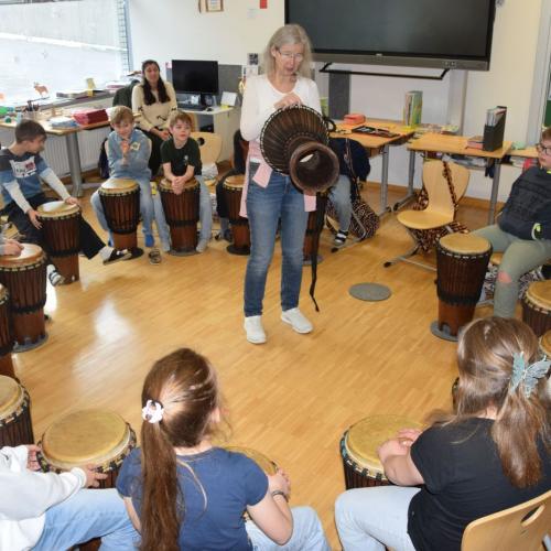 Trommeln im Musikunterricht