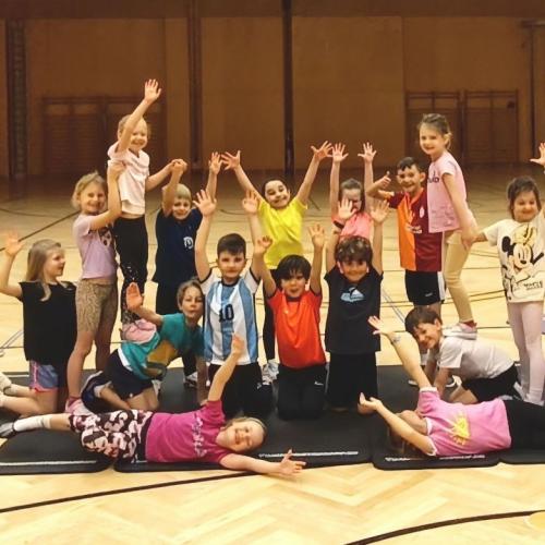 13.03.2026 - Menschenpyramide