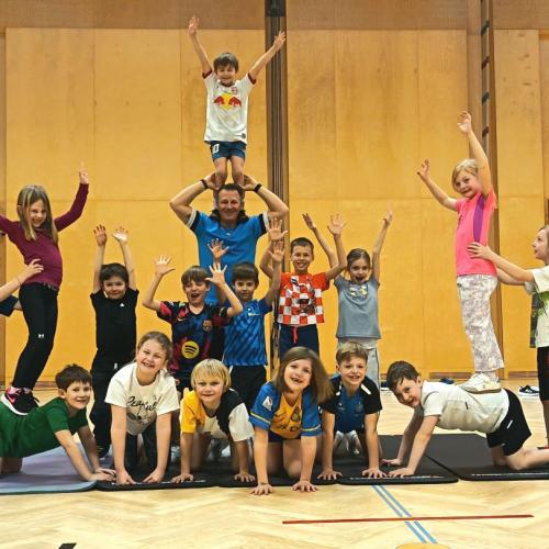 13.03.2026 - Menschenpyramide